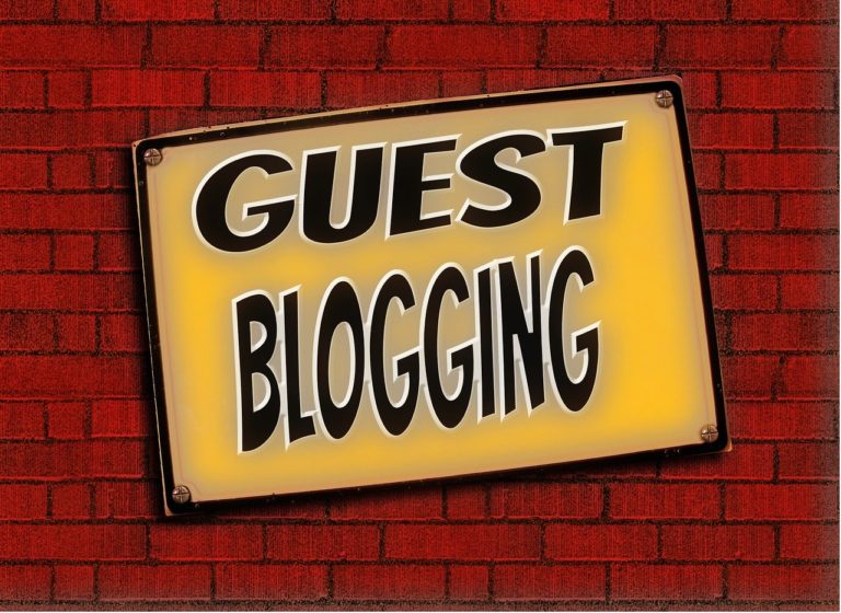 Grafica-di-Guest-Blogging-su-una-parete